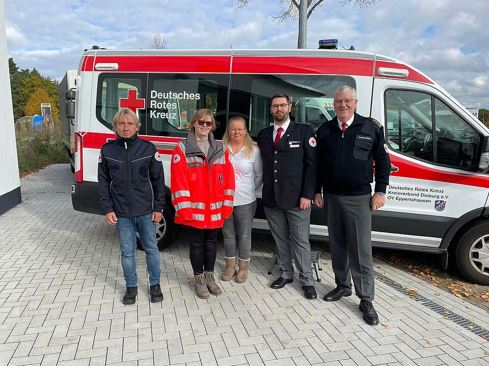 einige Voraushelfer in Eppertshausen DRK Voraushelfer von dem Mannschaftstransporter