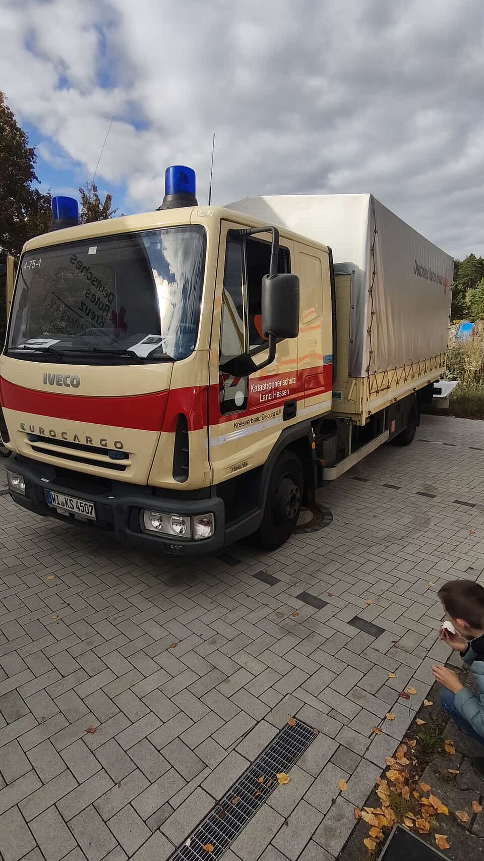 Seitenansicht eines DRK LKW